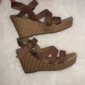 Straps wedges